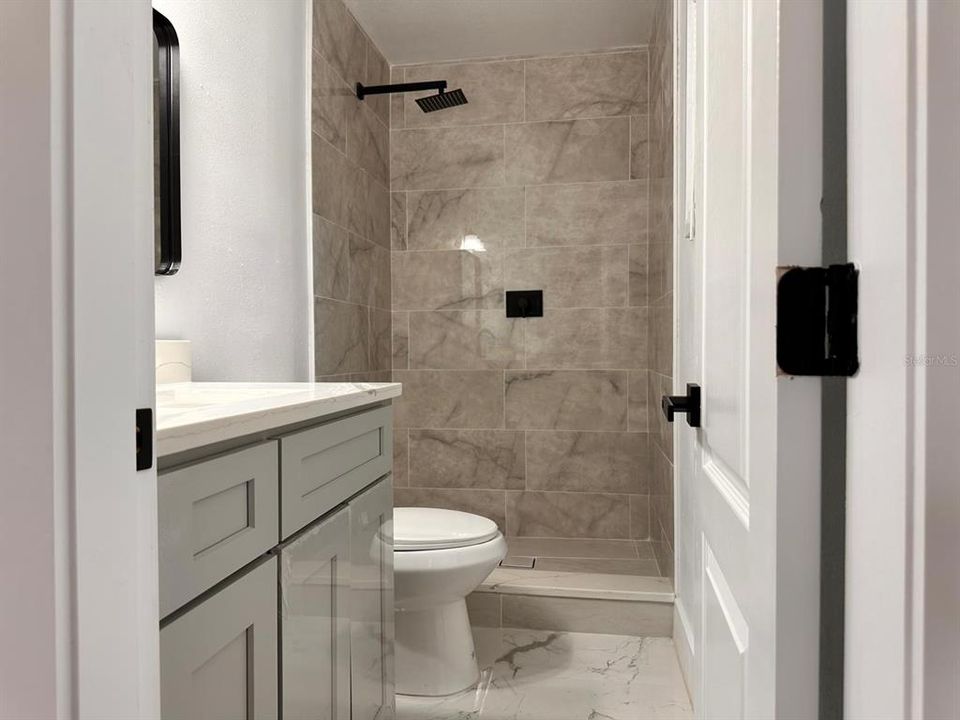 待售: $325,000 (4 贝兹, 2 浴室, 1981 平方英尺)