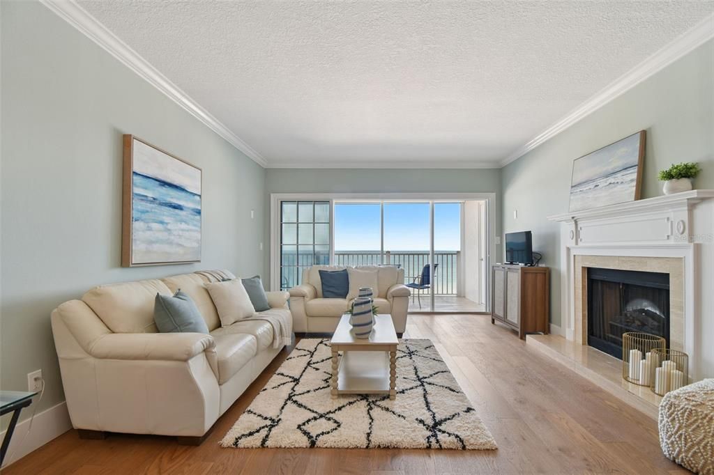 For Sale: $1,150,000 (2 beds, 2 baths, 1390 Square Feet)