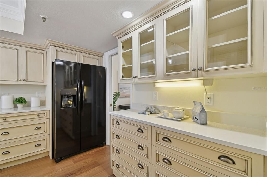 For Sale: $1,150,000 (2 beds, 2 baths, 1390 Square Feet)