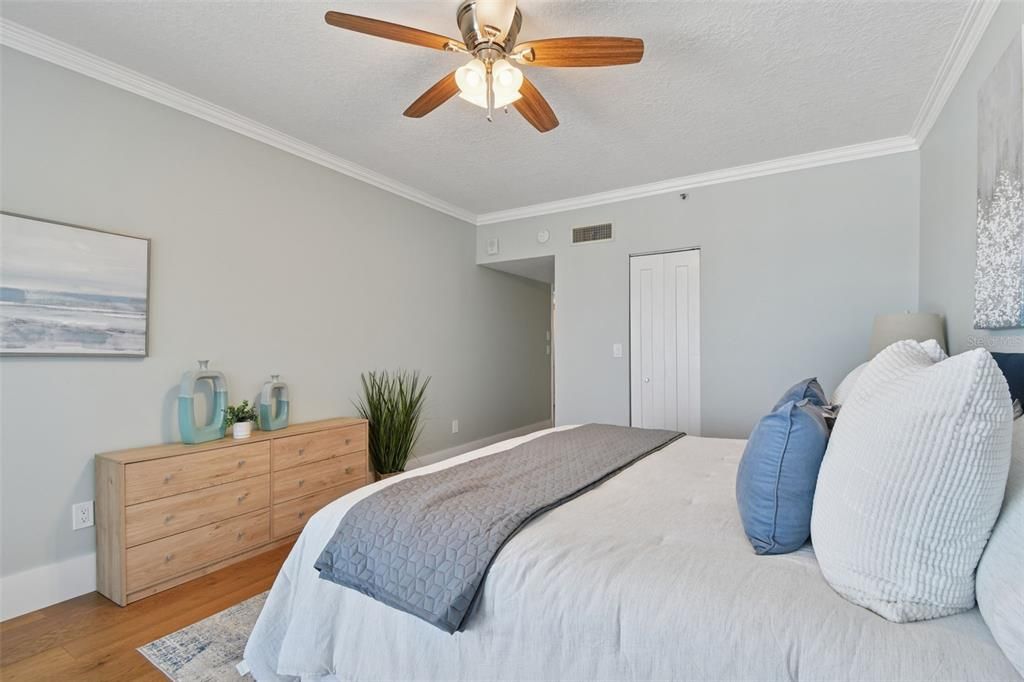 For Sale: $1,150,000 (2 beds, 2 baths, 1390 Square Feet)