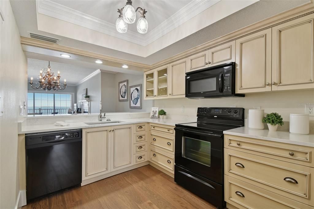 For Sale: $1,150,000 (2 beds, 2 baths, 1390 Square Feet)