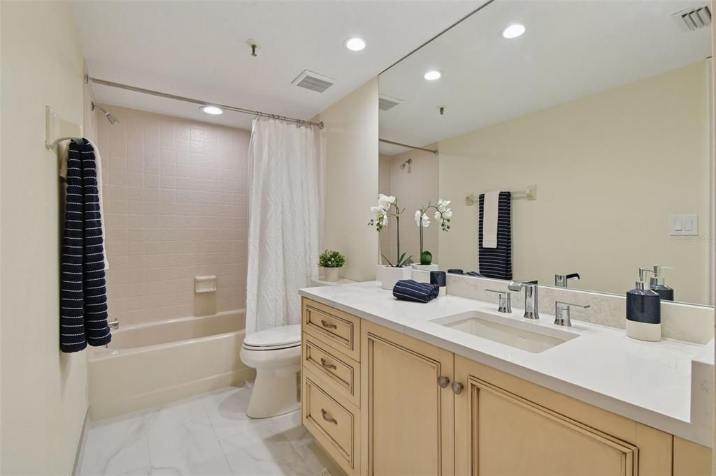 For Sale: $1,150,000 (2 beds, 2 baths, 1390 Square Feet)