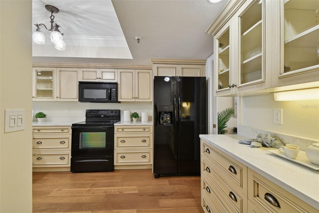 For Sale: $1,150,000 (2 beds, 2 baths, 1390 Square Feet)