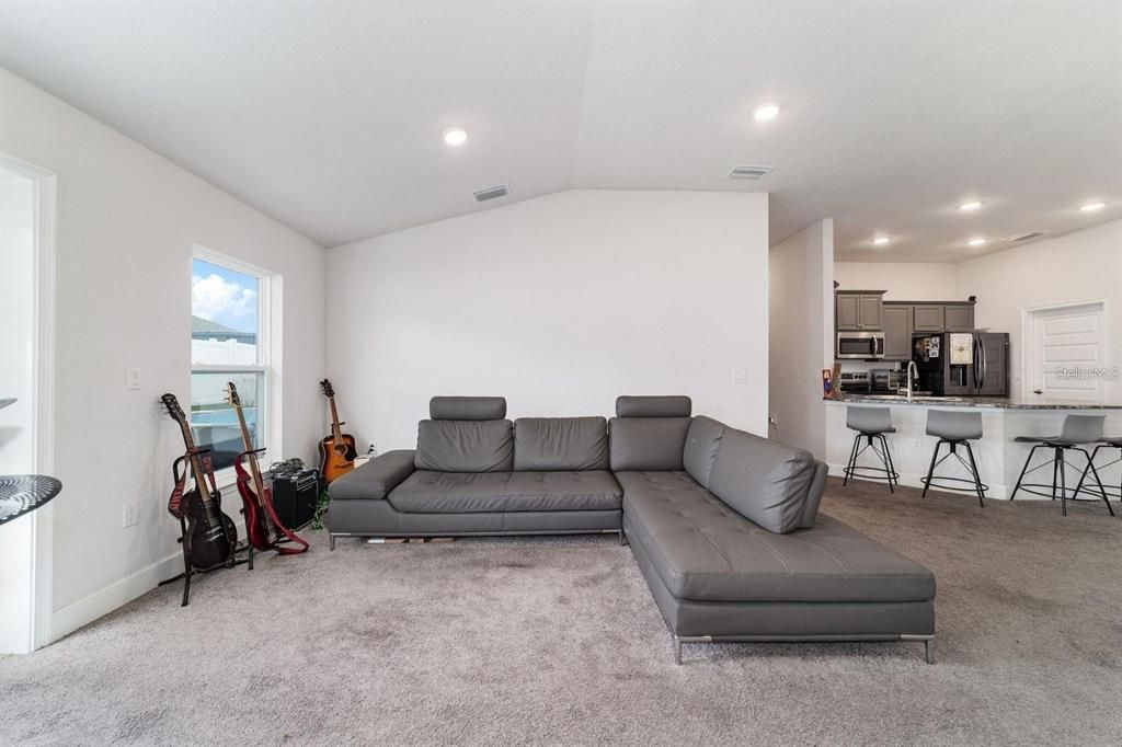 For Sale: $309,900 (4 beds, 2 baths, 1608 Square Feet)