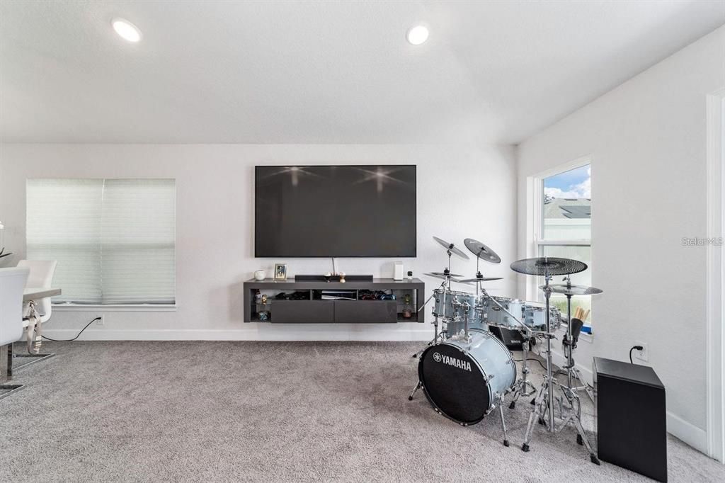 For Sale: $309,900 (4 beds, 2 baths, 1608 Square Feet)