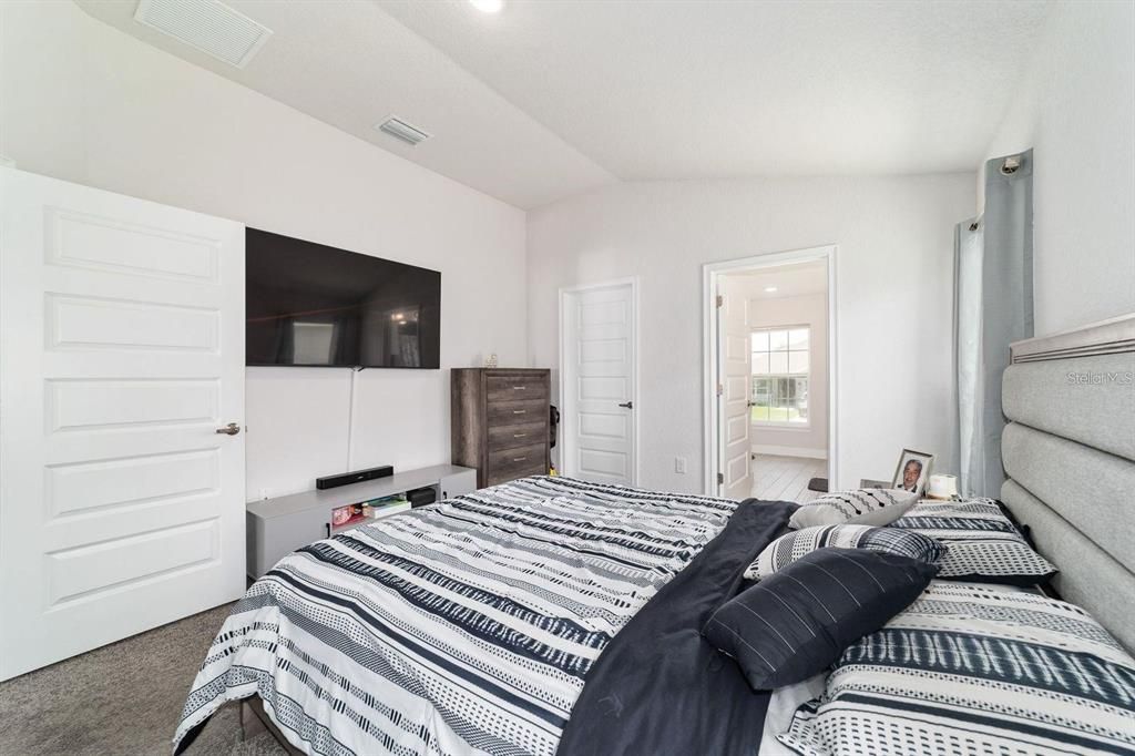 For Sale: $309,900 (4 beds, 2 baths, 1608 Square Feet)