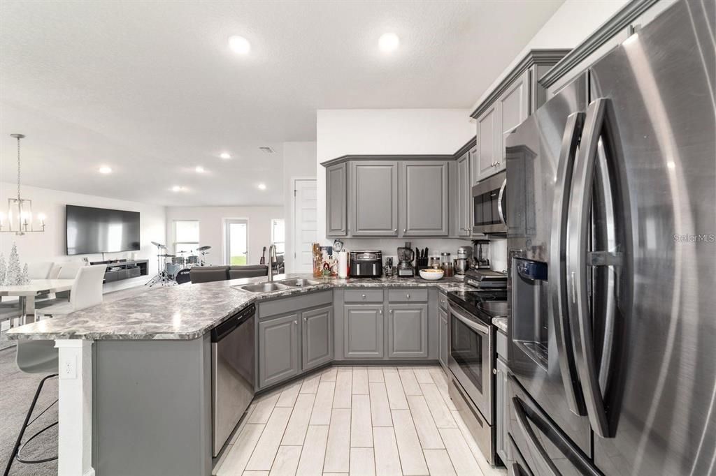 For Sale: $309,900 (4 beds, 2 baths, 1608 Square Feet)