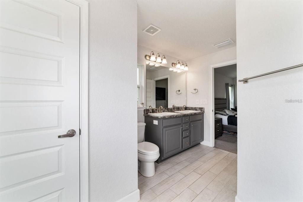 For Sale: $309,900 (4 beds, 2 baths, 1608 Square Feet)