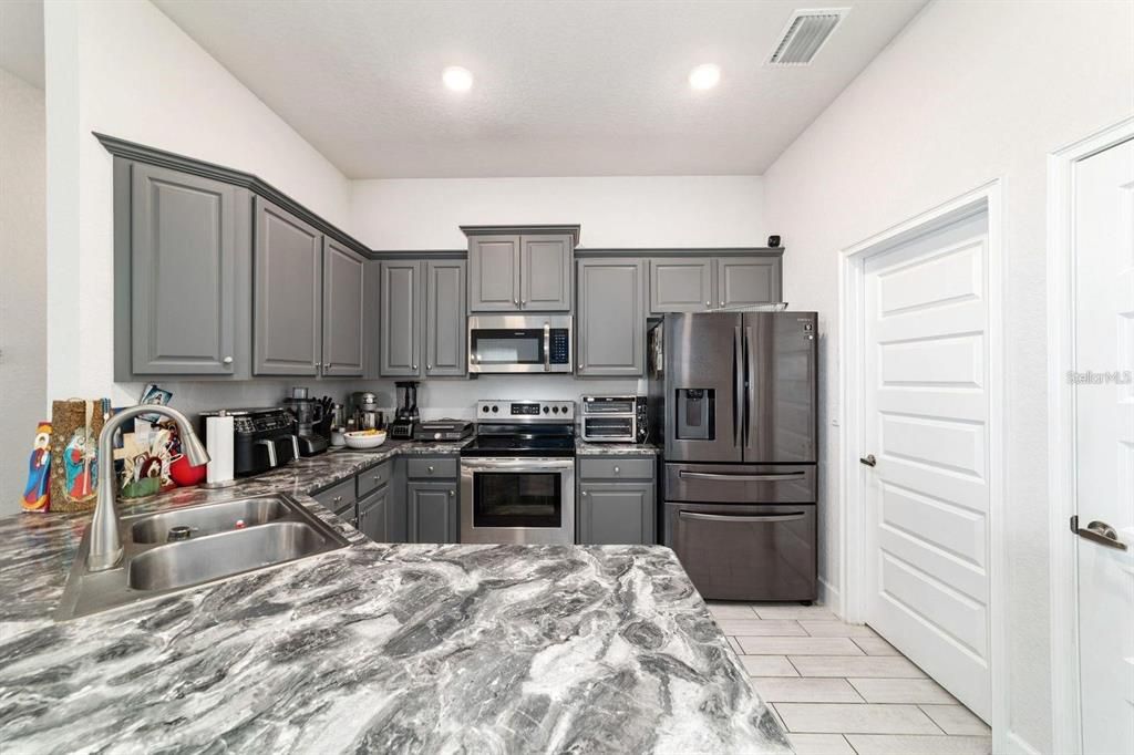 For Sale: $309,900 (4 beds, 2 baths, 1608 Square Feet)