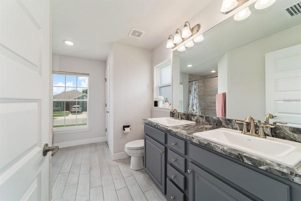 For Sale: $309,900 (4 beds, 2 baths, 1608 Square Feet)