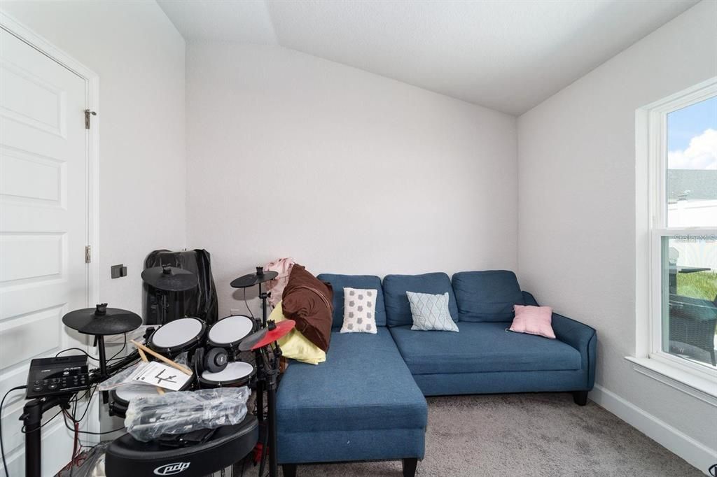 For Sale: $309,900 (4 beds, 2 baths, 1608 Square Feet)