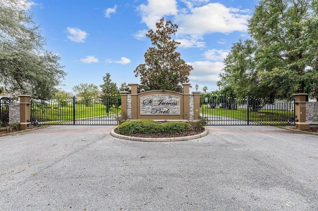 For Sale: $309,900 (4 beds, 2 baths, 1608 Square Feet)