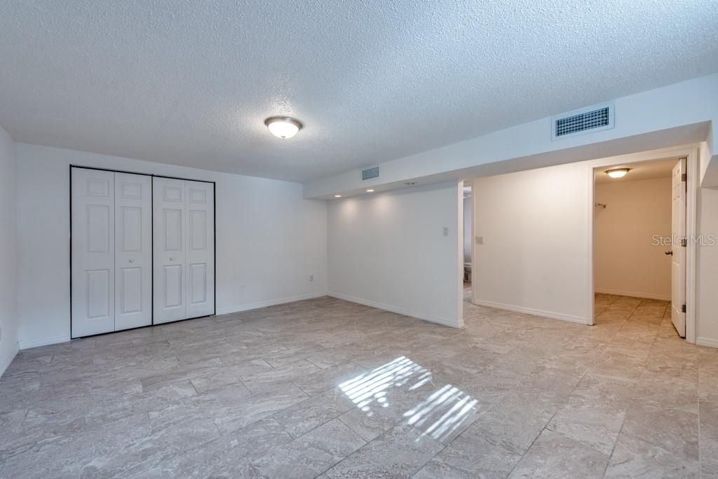 待售: $625,000 (7 贝兹, 0 浴室, 3564 平方英尺)