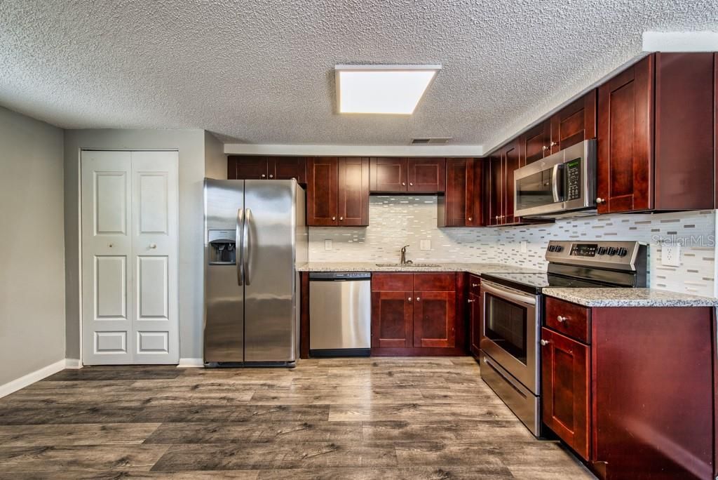 待售: $625,000 (7 贝兹, 0 浴室, 3564 平方英尺)