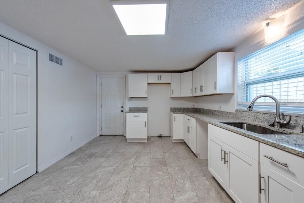 待售: $625,000 (7 贝兹, 0 浴室, 3564 平方英尺)