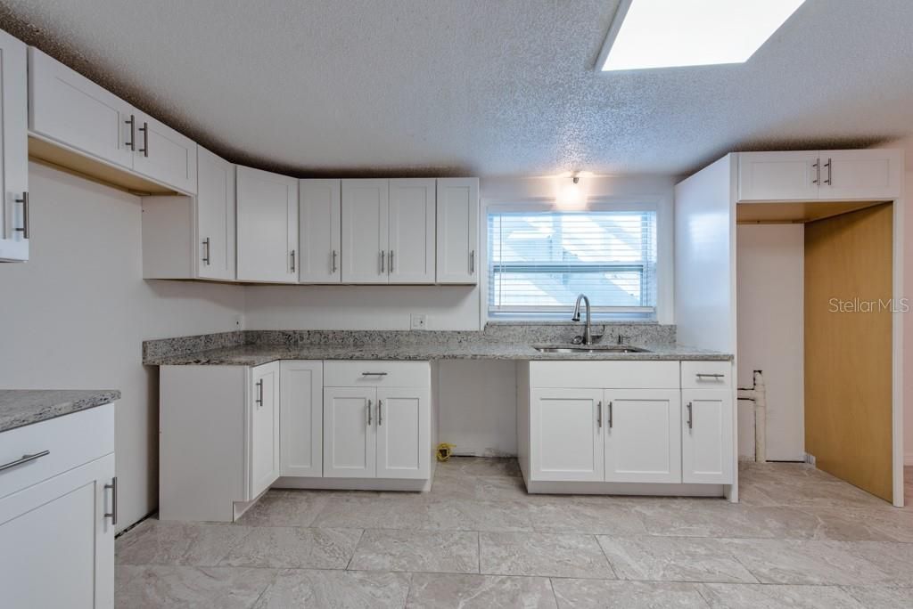 待售: $625,000 (7 贝兹, 0 浴室, 3564 平方英尺)