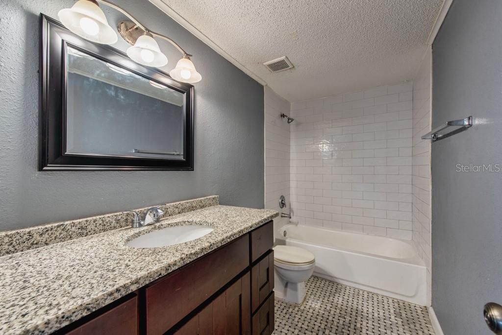 待售: $625,000 (7 贝兹, 0 浴室, 3564 平方英尺)