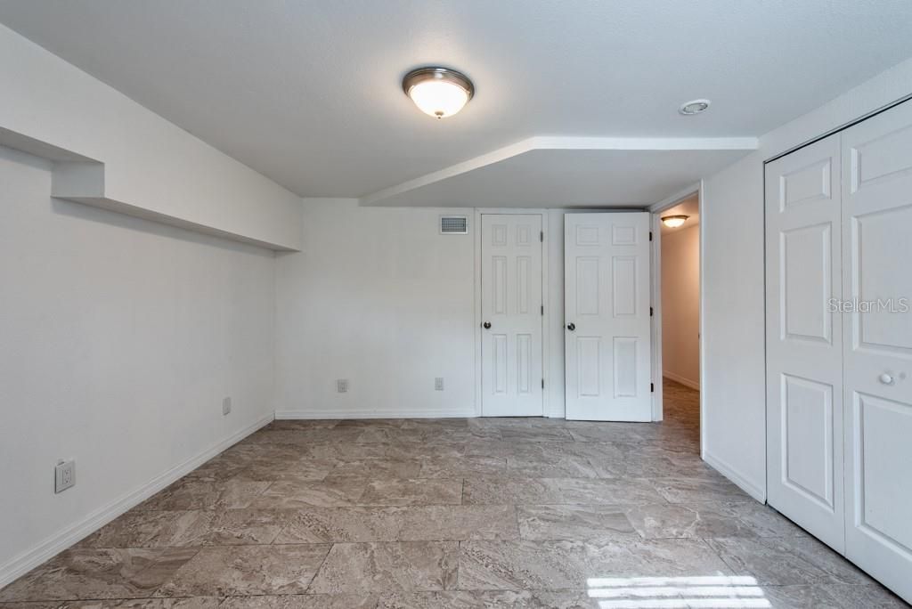 待售: $625,000 (7 贝兹, 0 浴室, 3564 平方英尺)