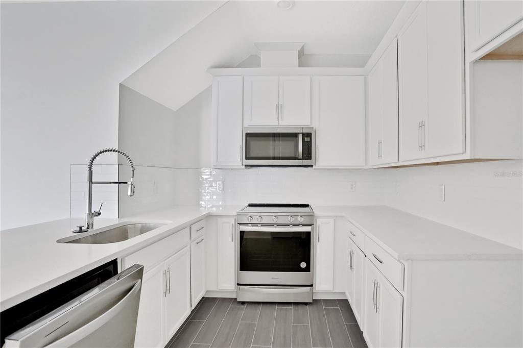 For Sale: $319,990 (3 beds, 2 baths, 1807 Square Feet)