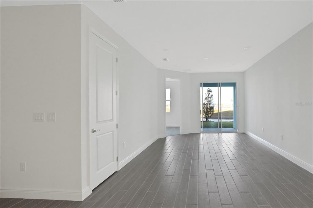 For Sale: $319,990 (3 beds, 2 baths, 1807 Square Feet)