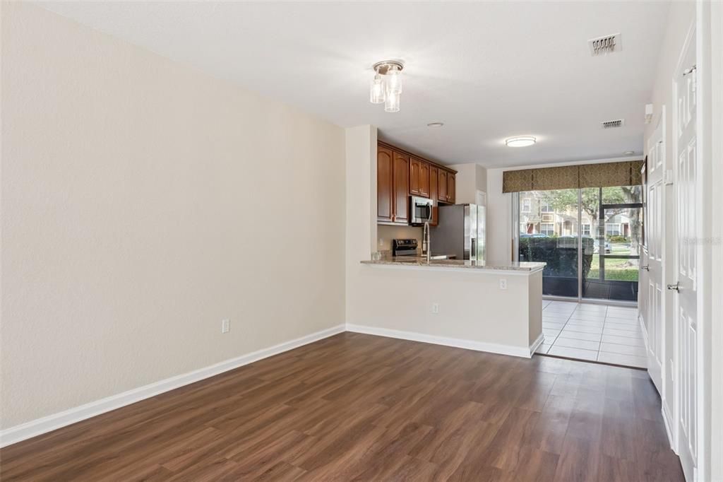 For Sale: $245,000 (2 beds, 2 baths, 1138 Square Feet)
