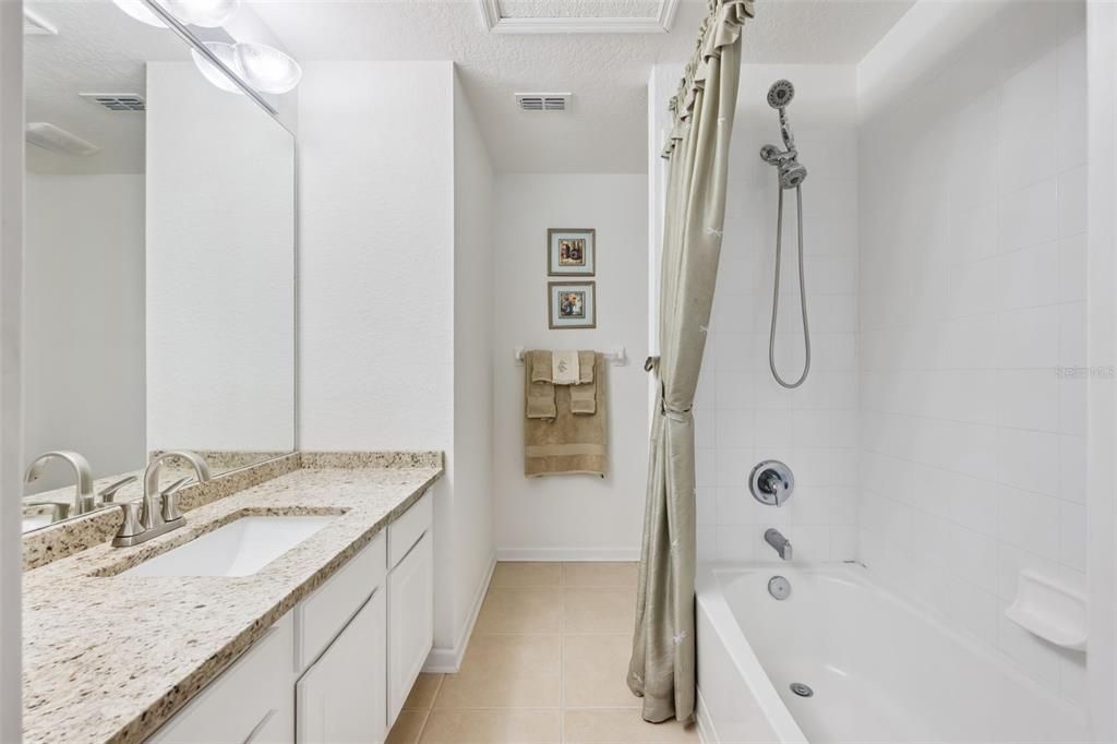 For Sale: $245,000 (2 beds, 2 baths, 1138 Square Feet)