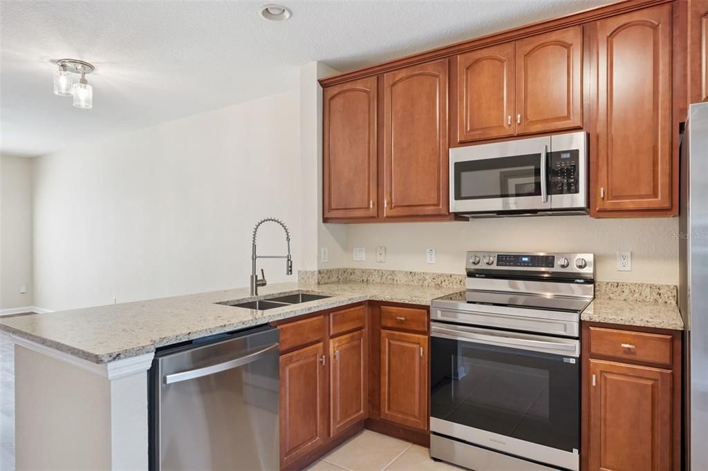 For Sale: $245,000 (2 beds, 2 baths, 1138 Square Feet)