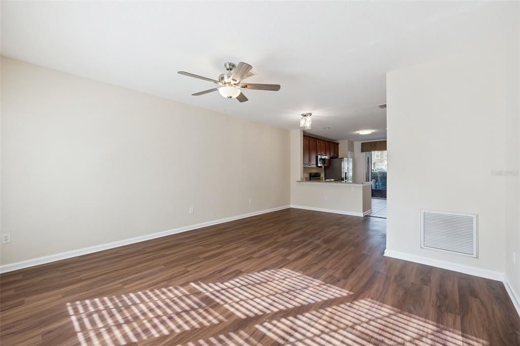 For Sale: $245,000 (2 beds, 2 baths, 1138 Square Feet)
