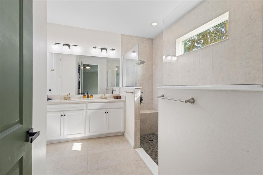 待售: $537,900 (3 贝兹, 2 浴室, 2373 平方英尺)