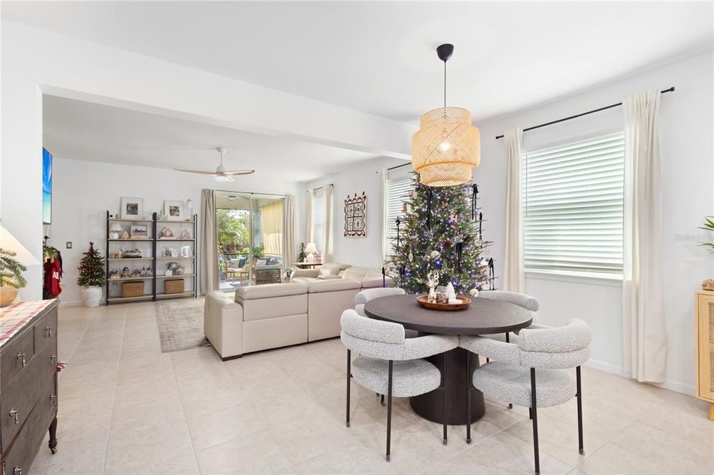 待售: $537,900 (3 贝兹, 2 浴室, 2373 平方英尺)