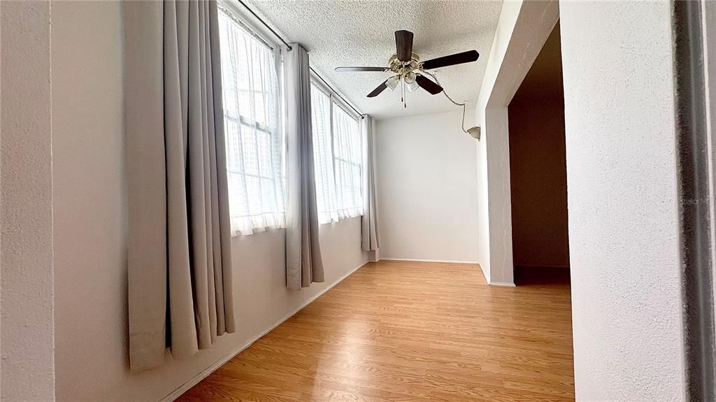 For Sale: $120,000 (1 beds, 1 baths, 900 Square Feet)