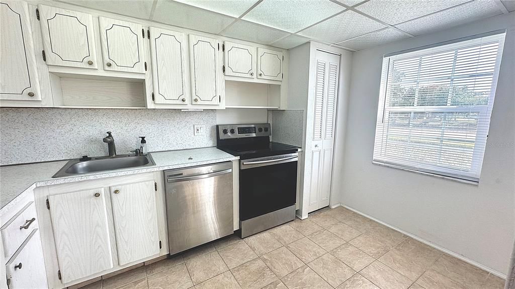 For Sale: $120,000 (1 beds, 1 baths, 900 Square Feet)