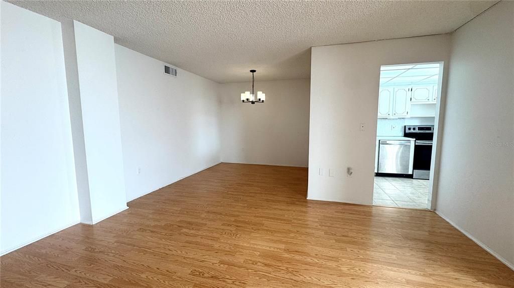 For Sale: $120,000 (1 beds, 1 baths, 900 Square Feet)