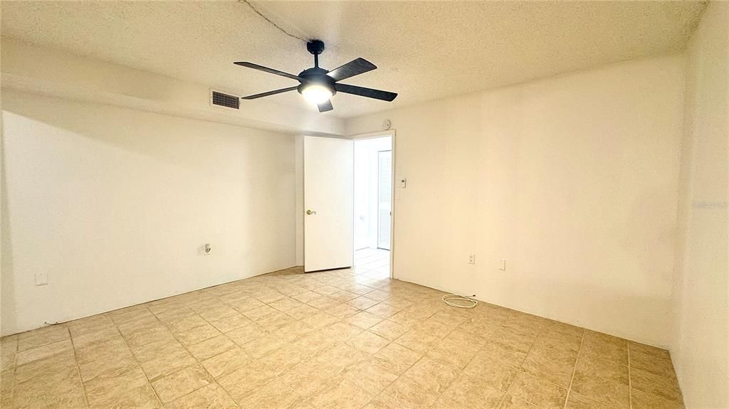 For Sale: $120,000 (1 beds, 1 baths, 900 Square Feet)