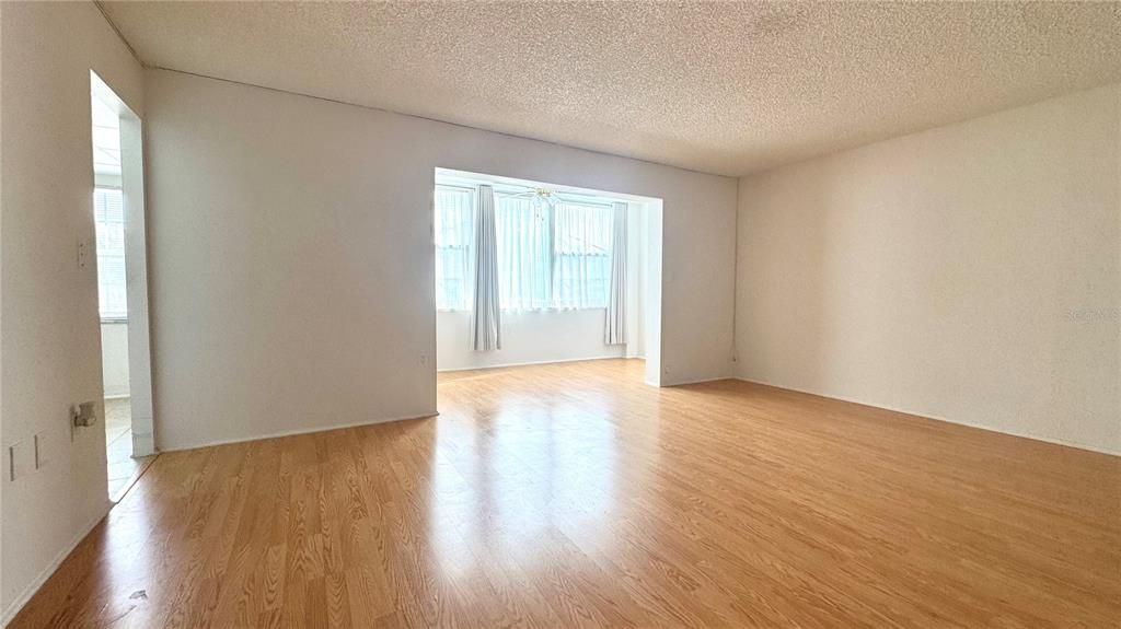 For Sale: $120,000 (1 beds, 1 baths, 900 Square Feet)