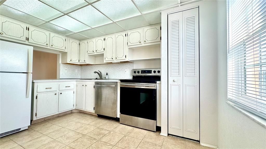 For Sale: $120,000 (1 beds, 1 baths, 900 Square Feet)