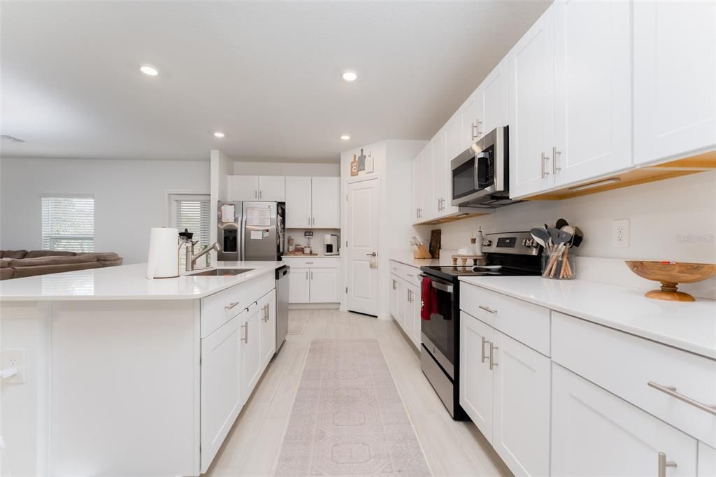 For Sale: $425,000 (5 beds, 2 baths, 2264 Square Feet)