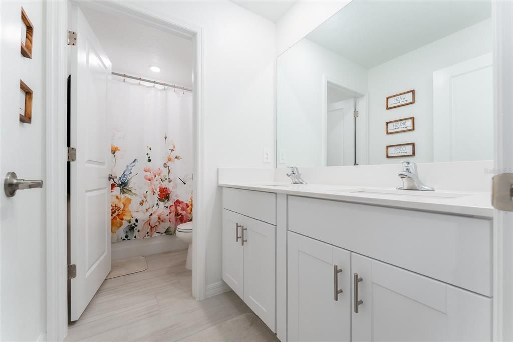 For Sale: $425,000 (5 beds, 2 baths, 2264 Square Feet)