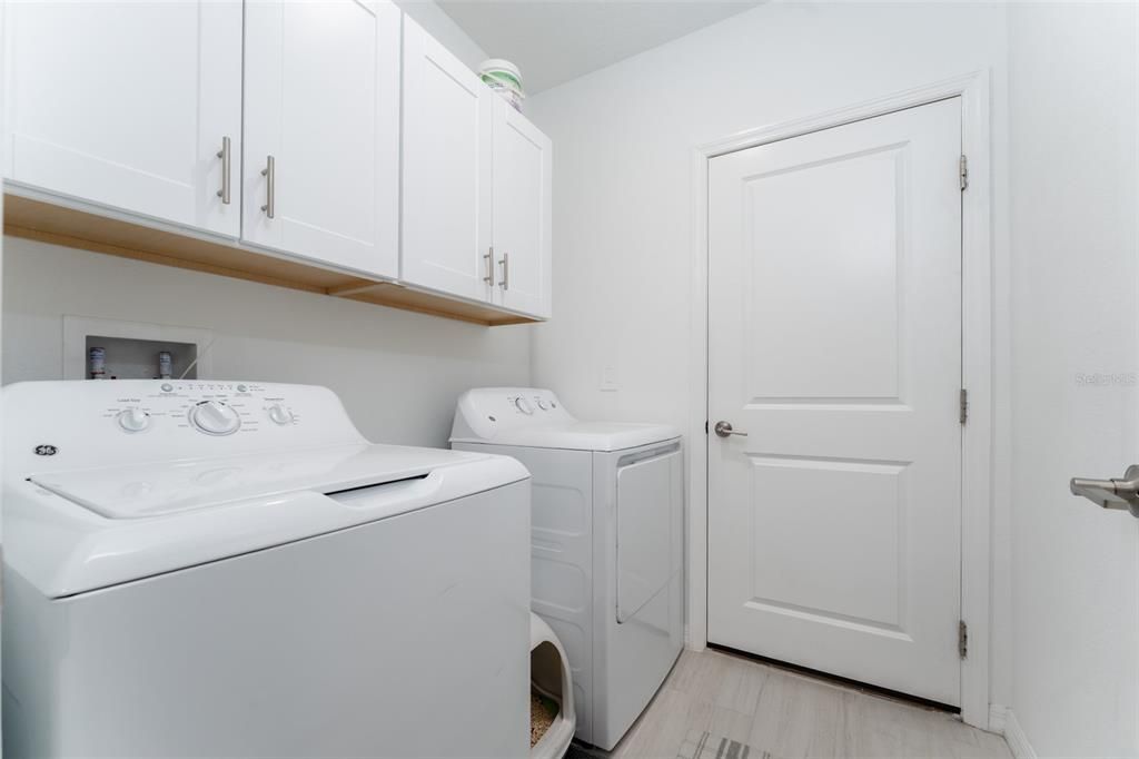 For Sale: $425,000 (5 beds, 2 baths, 2264 Square Feet)