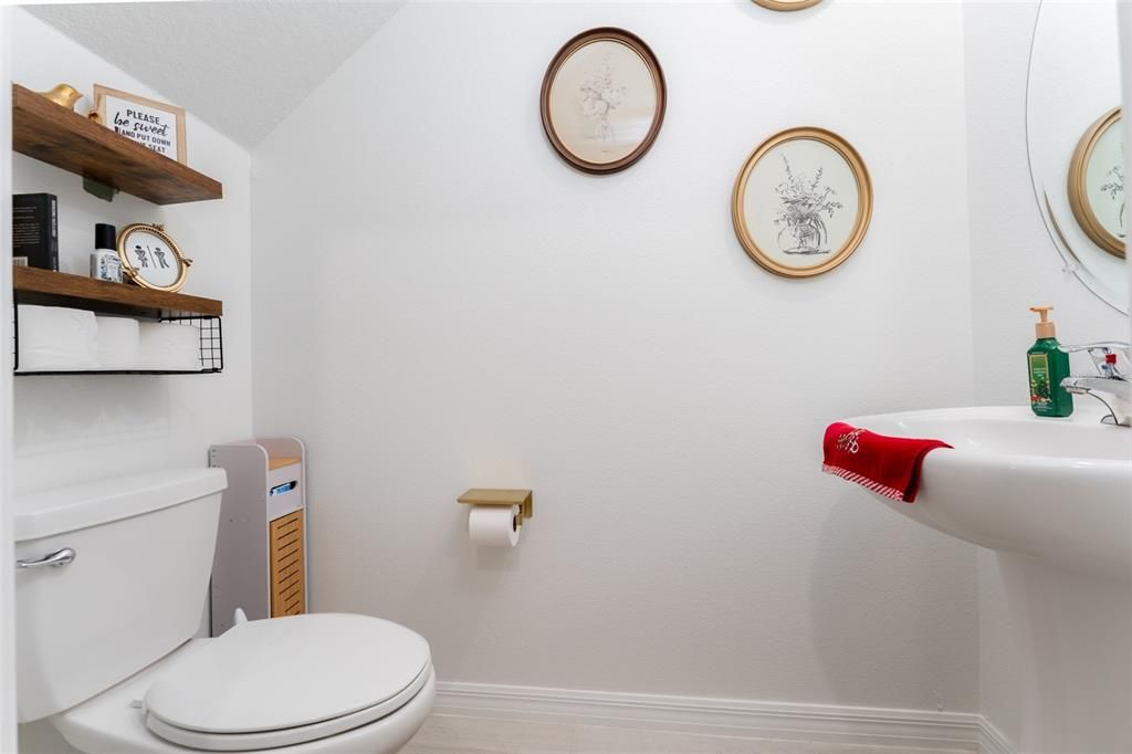 For Sale: $425,000 (5 beds, 2 baths, 2264 Square Feet)