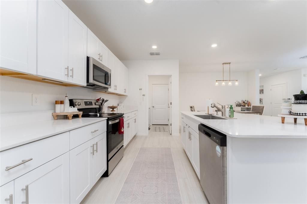 For Sale: $425,000 (5 beds, 2 baths, 2264 Square Feet)