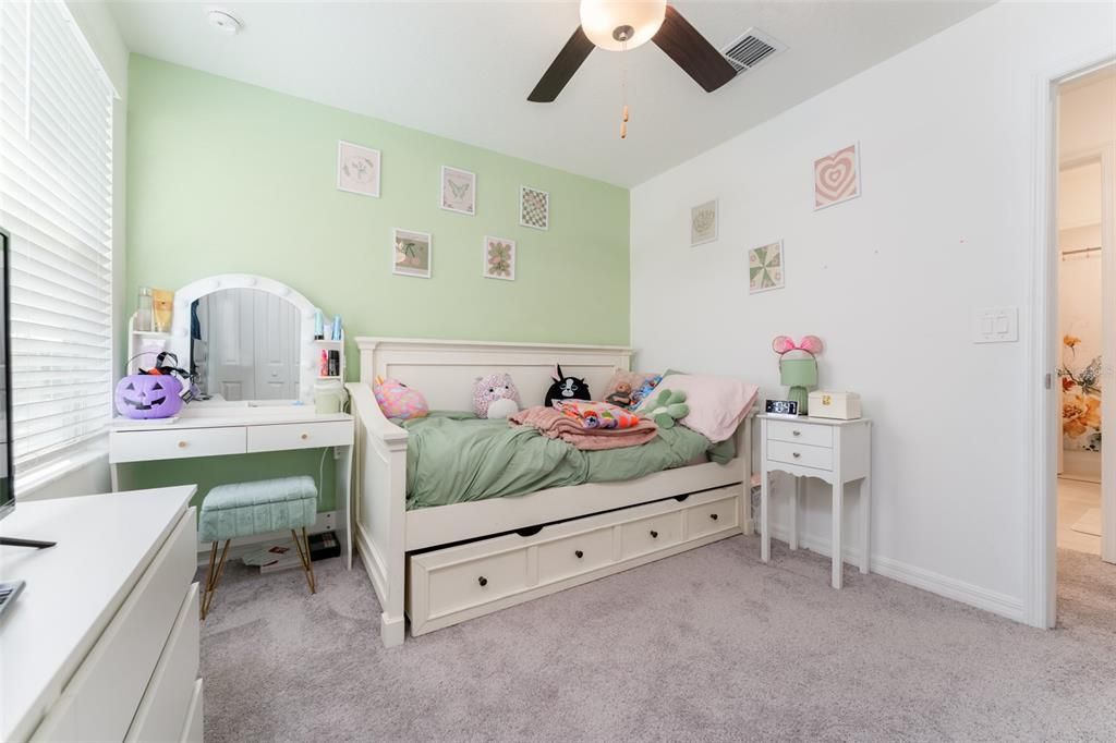 For Sale: $425,000 (5 beds, 2 baths, 2264 Square Feet)