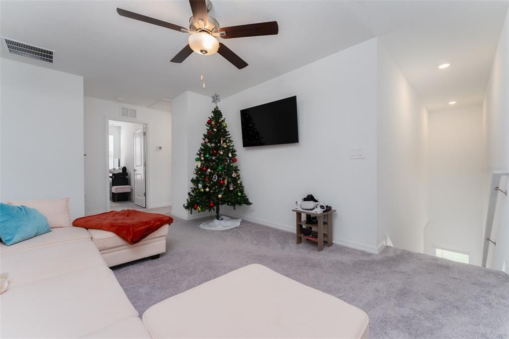 For Sale: $425,000 (5 beds, 2 baths, 2264 Square Feet)