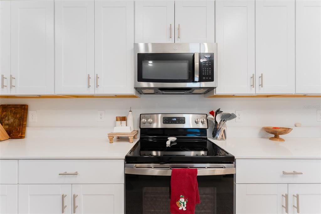 For Sale: $425,000 (5 beds, 2 baths, 2264 Square Feet)