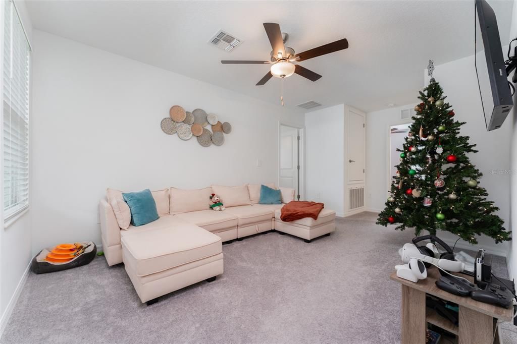 For Sale: $425,000 (5 beds, 2 baths, 2264 Square Feet)