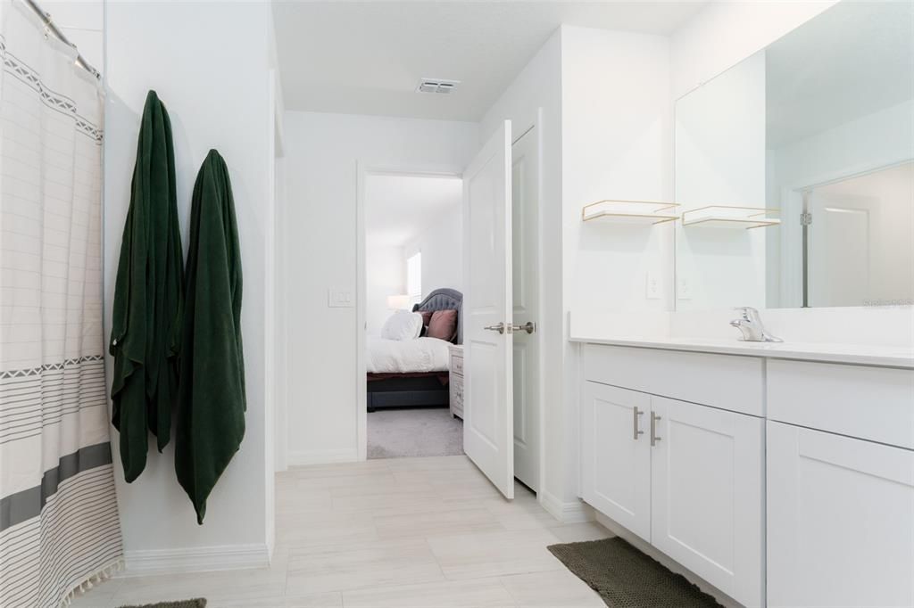 For Sale: $425,000 (5 beds, 2 baths, 2264 Square Feet)