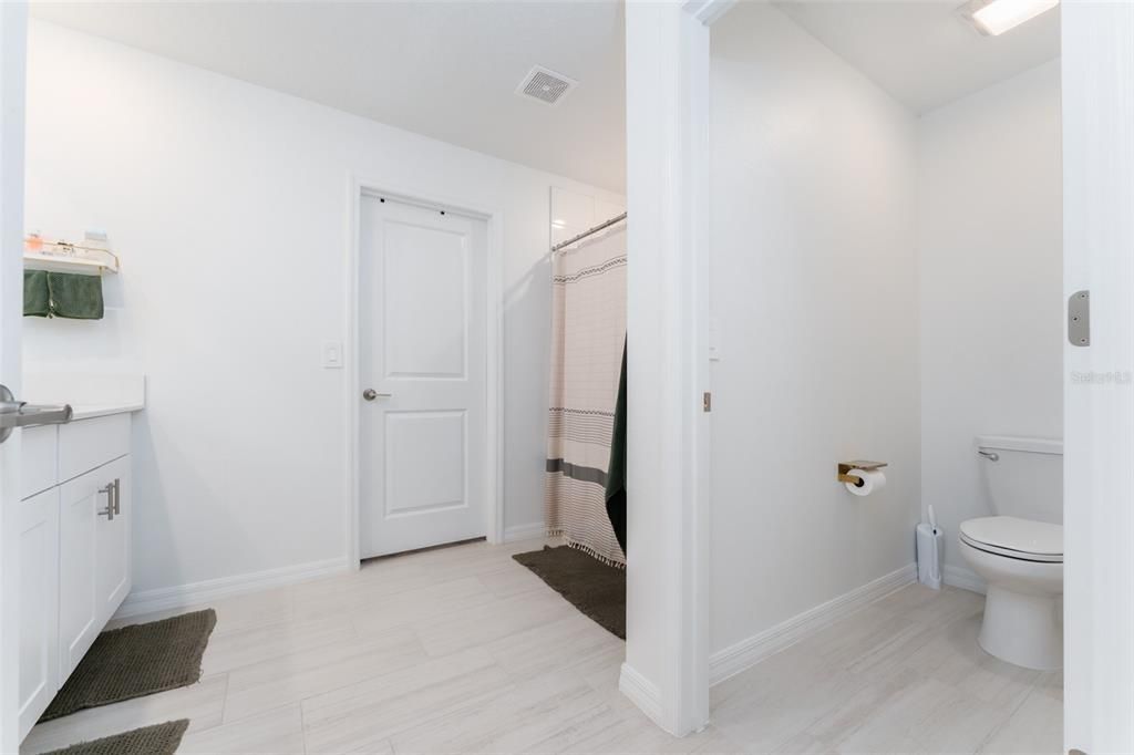 For Sale: $425,000 (5 beds, 2 baths, 2264 Square Feet)