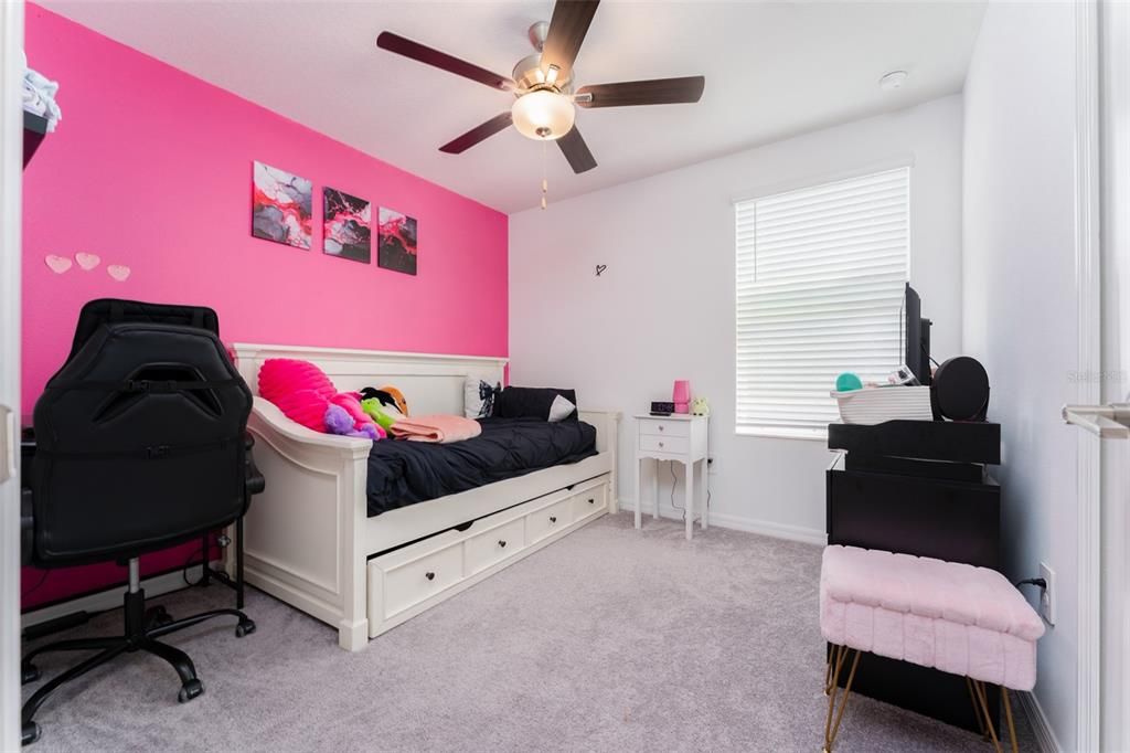 For Sale: $425,000 (5 beds, 2 baths, 2264 Square Feet)