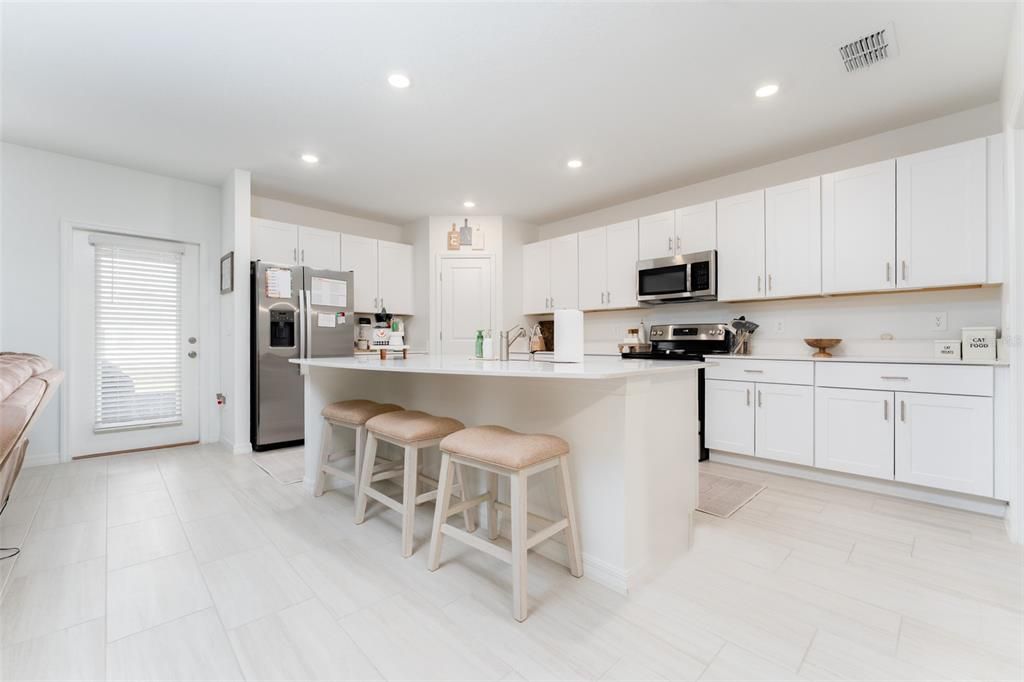 For Sale: $425,000 (5 beds, 2 baths, 2264 Square Feet)