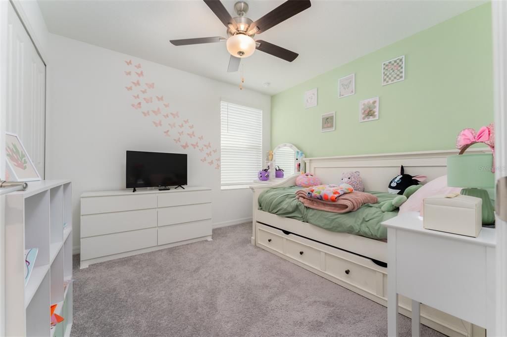 For Sale: $425,000 (5 beds, 2 baths, 2264 Square Feet)